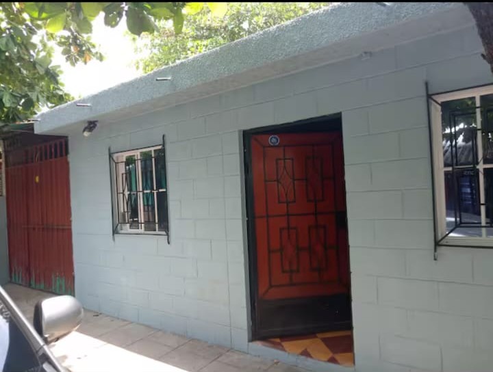 Fachada y Entrada Principal